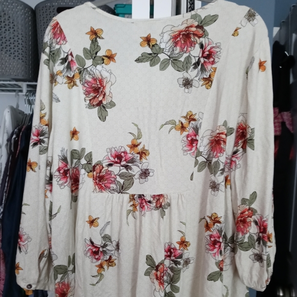 3/4 sleeve Embroidered Peasant Top - Picture 3 of 5